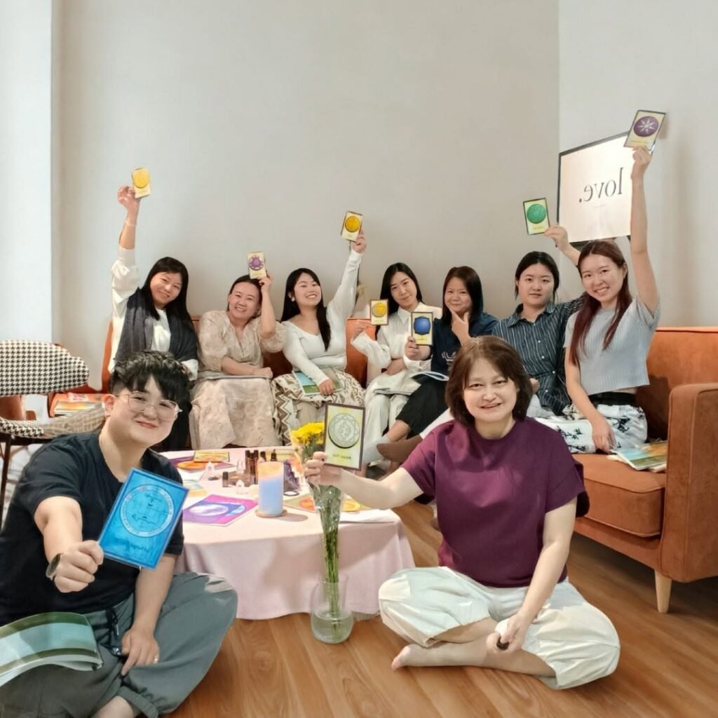 2026年 Angelic Reiki® 天使灵气专业疗愈师工作坊结业合照，学员与导师共同庆祝完成课程。